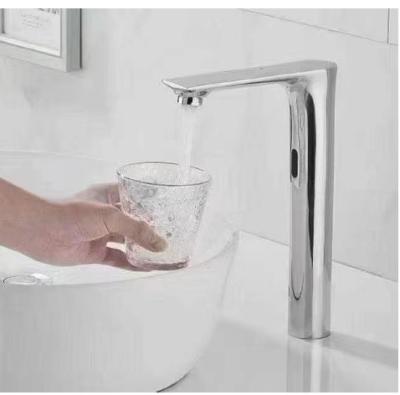 China Traditional Automatic Glass Water Bathroom Faucet Infrared Touchless Basin Sink Faucet With Sensor for sale