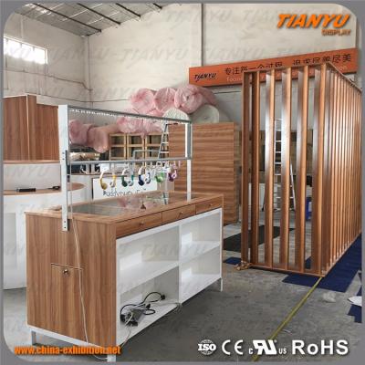 China High End Wooden Fair Tower Or Exhibition Spray Paint Booth Totem For Fair Or Exhibition for sale