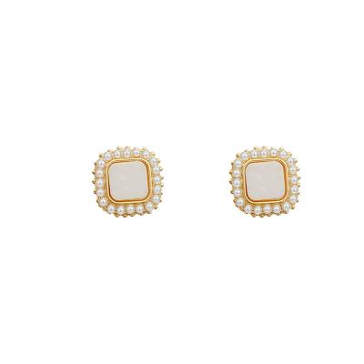 China Newest TRENDY geometric square pearl earrings sport hot sale boutique shell earrings for women stud earring european bridal jewelry for sale