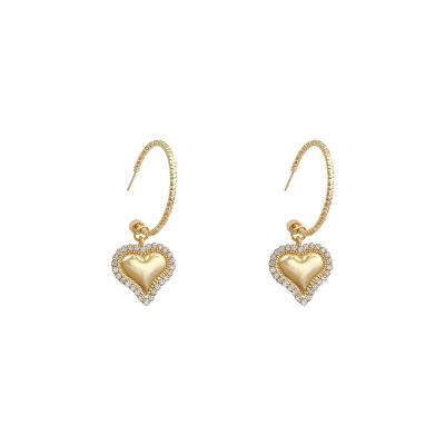 China Hot Sale Vintage Amazon Gold Rhinestone High Quality Rhinestone Heart Stud Earrings For Women Classic European Bridal Wedding Drop Earrings for sale