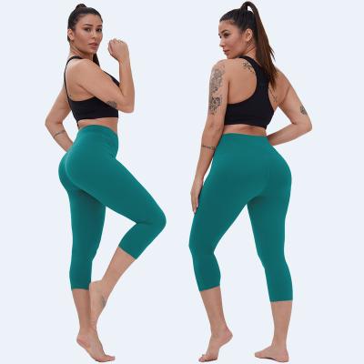 China Light Green Breathable Sports Capris Summer Leggings Women Workout Fitness Women Gaiters for sale