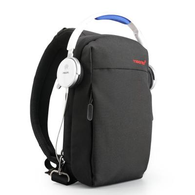 China Fashion option multifunctional durable shoulder sling custom unisex backpack cross bag with headphone jack en venta