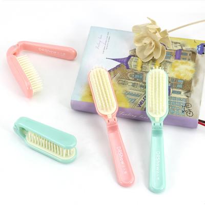 China Travel Comfortable Oval Portable Mini Folding Wide Tooth Anti-Static Foldable Comb for sale