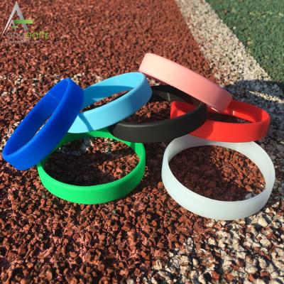 China Custom Europe Silicon Promotional Wristband, Adjustable Silicon Wristband, Promotion Wrist Band for sale