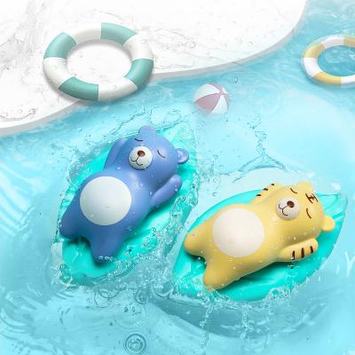 China Bath toy spray water chain play water pig bathroom swimming wind up water toys baby bath toys for sale