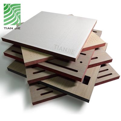 China Tianjie Acoustic Panels Office Building Soundproofing Eco-friendly Solid Wood Veneer Perforated Acoustic Panel Te koop