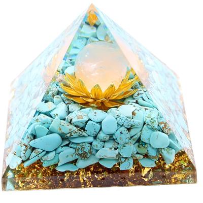 China Europe Wholesale Crushed Turquoise Crystal Pyramid Orgone Orgonite Pyramids Spiritual Healing Stone Gifts for sale