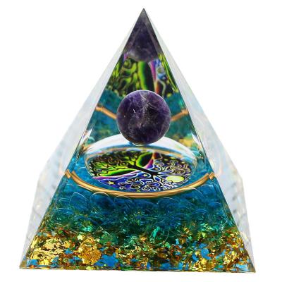 China Europe Wholesale Energy Orgone Pyramid Crystal Crafts Gift Healing Chakra Orgonite Pyramids Decoration for sale