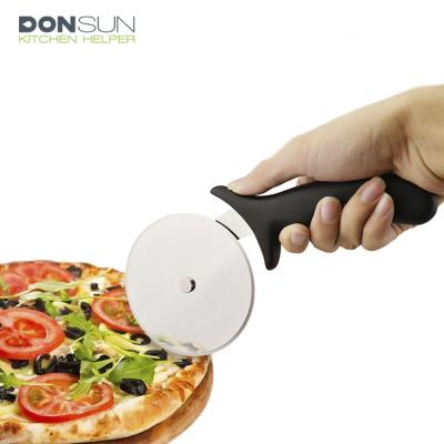 China Amazon Success Sustainable Round Stainless Steel Pizza Cutter With Plastic Handle for sale