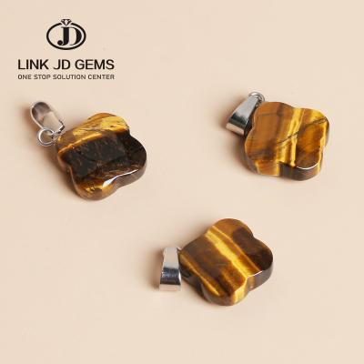 China Natural Natural Chlorite Stone Connector Brass Mateiral Gold Plated 17*21mm Four Leaf Clover Shape Pendant Connector for sale