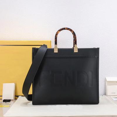 China Fashion New Large Capacity Cosmetics Bag High End Designer Pure Color Customized Handbag Pure Leather Bag for sale