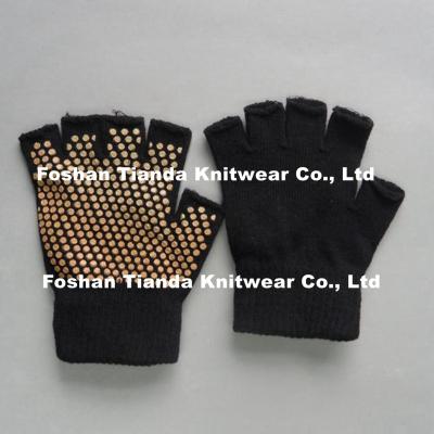 China Four Seasons Grip Dots Cycling Sports Gloves Anti Slip Non Slip Sticky Pilates Yoga Fitness Studio Workout Gloves Customized for sale