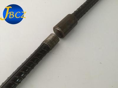 Chine Accouplement d'acier au carbone de coupleur de Rebar fileté par noir pour les Rebars se reliants de 12-40mm à vendre