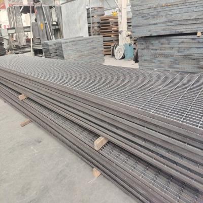 China G325/40/100 Steel serrated black Grating 1000*6000mm for sale