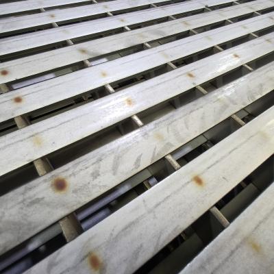 China Round Bar Cross Bar Metal Walkway Grating Easy And Simple Installation Process for sale