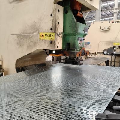 中国 半角穴フィルタリング 孔付き金属板 30%~70% 産業用フィルタリング用 オープンエリア 販売のため