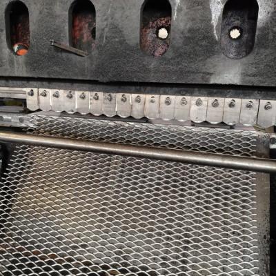 China Método de processamento de chapas metálicas expandidas Máquina de malha expandida Tamanho da peça 1000*2000 mm 1220*2440 mm 500*1000 mm Matéria-prima Q235 à venda