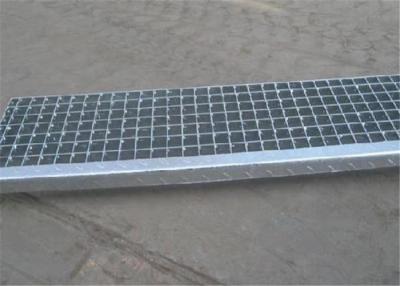 China Bridge Walkway Metal Grate Stair Treads Galvanized Surface Treatment for sale