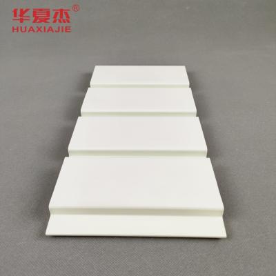 China Weißes PVC-Latten-Wand-Innenpvc-Garagen-Wand-Dekorations-Material zu verkaufen