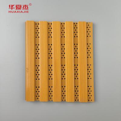 China Novo Design Painel de Parede Wpc Fluteado Painel de Parede Wpc Perforado Para Decoração de Parede à venda