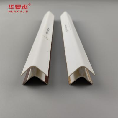 Chine Blanc cellulaire de stratification d'équilibre de PVC de monture de PVC adapté aux besoins du client à vendre