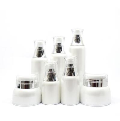 China Luxury Cosmetic Packaging 30Ml 50Ml 100Ml 150Ml pp Pump Bottle Personal Care Face Cream Empty Silver White Plastic Acrylic Lotion Airless Jar for sale