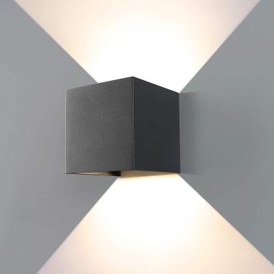 China Outdoor Solar Powered Warm White LED Cube Wall Lamp In Modern Adjustable Wall Light for sale