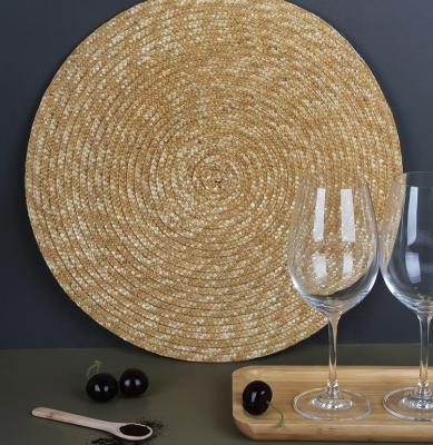 China Sustainable Round Corn Straw Handmade Place Mats For Dining Table Natural Grass Braided Place Mats for sale