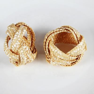 China Good Quality Sustainable Natural Handmade Wheat Straw Napkin Ring Christmas Dinner Table Decoration for sale