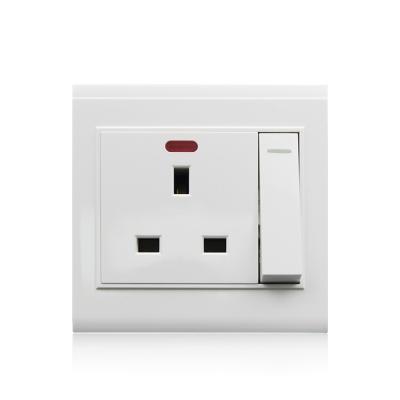 China 13A Switched Socket With CE ROHS Certification Neon Light Household Electric Power Wall 13A British Standard 3 Pin Switch Socket Te koop