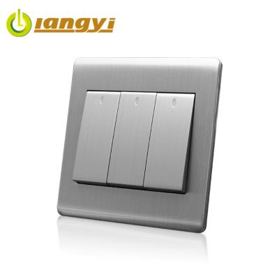 China Three Gang One Way Electric Power 16A UK Plug Standard Three Gang One Way Push Button Wall Switch Te koop