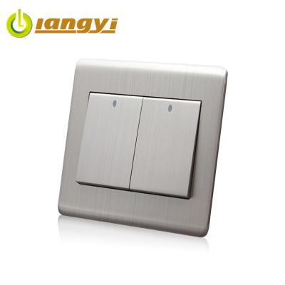 Cina Two Gang One Way ISO Certificated Standard UK Plug 16A Electric Power Two Gang One Way Wall Switch in vendita