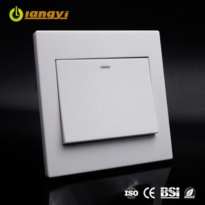 Cina PC Faceplate New Products On China Market UK Type 1 Band 3 Way Intermediate Switch in vendita