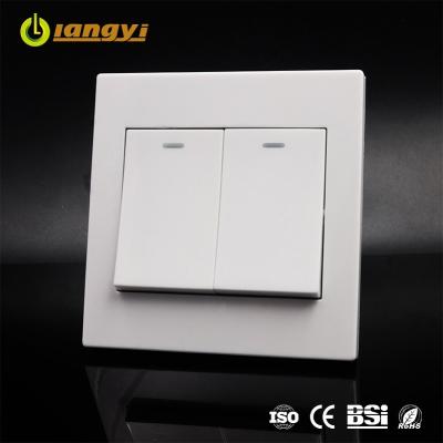 Cina Wholesale High Quality 2 PC Front Plate Factory Wholesale Price Strip 3 Way UK Lamp Switch Plate in vendita