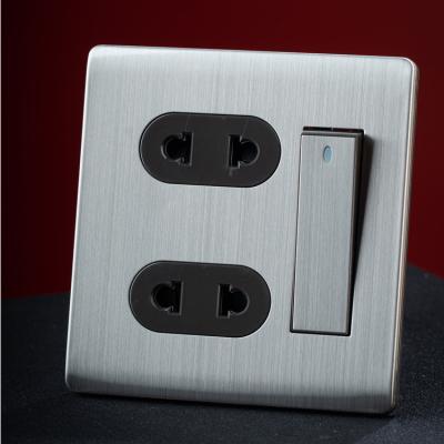 Cina Hot Selling British Security Double Pole Multi Function Control Waterproof Wall Switch Socket in vendita