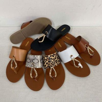 China 2021 Summer Fashion Trend Woman's Slippers Outdoor Casual Slippers Metal Buckle Flat Flip Flops for sale