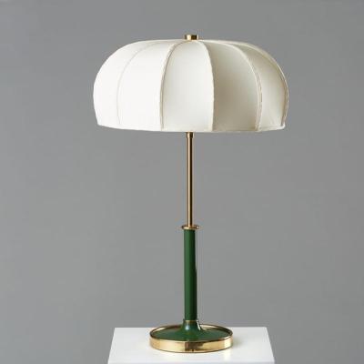 China Designer Emerald Elegant Beauty U Design Bed Room Table Lamp Retro Postmodern Decorative Dining Light for sale