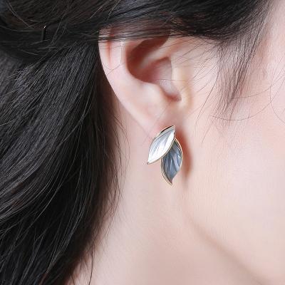 China 2022 Summer Women's Casual/Sporty Fashion Niche Design Sterling Silver Stud Earrings for sale