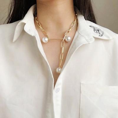 China CLASSIC Retro Alloy Necklace Simple Exaggerated Baroque Pearl Necklace Female for sale