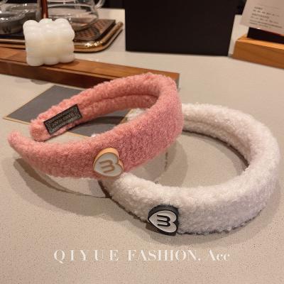 China Korea-style Dongdaemun headbands autumn/winter new plush girl's CIA love headband European and American sweet pink hair clip for sale