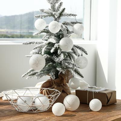 China Environmentally Friendly Natale Transparent White Christmas Tree Ball With Snow Christmas Tree Baubles Hanging Ball Decoration Plastic Ball for sale