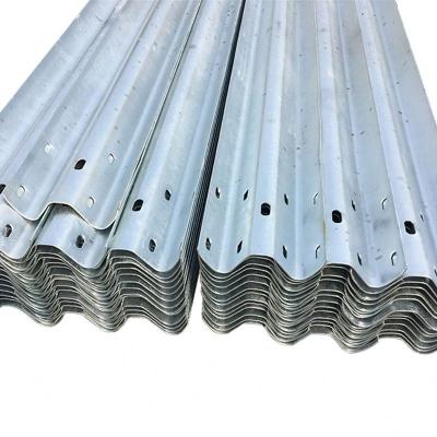 China To Keep Safe People Hot Dip Zinc Road Safety Road Guardrail Q235 Corrugated Road Guardrail PVC Thrie Wave Beam Liner Guardrail for sale