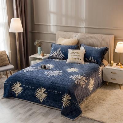 China Factory 3 PCs Anti-static Bedspread Professional Velvet Set Pillow Shams Comforter Bedding Set Luxury High Quality for sale