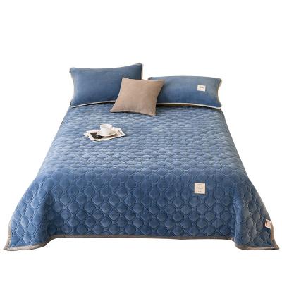 China Best Selling Anti-Static Plaid Comforter 3 Pcs Set Elegant Pillow Shams Minky Fabric Velvet Comforter Bedding Set for sale