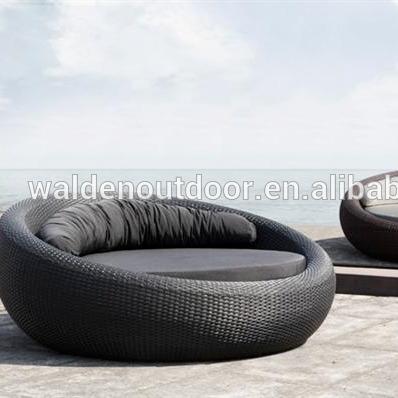 China New Bali Rattan Garden Pool Furniture Minimalist Outdoor Sun Sofa Round Bed for sale