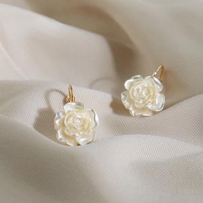 China 2023 TRENDY new elegant white flower pendant dangle earrings fashion jewelry korean sweet party girl accessories for woman's earrings for sale