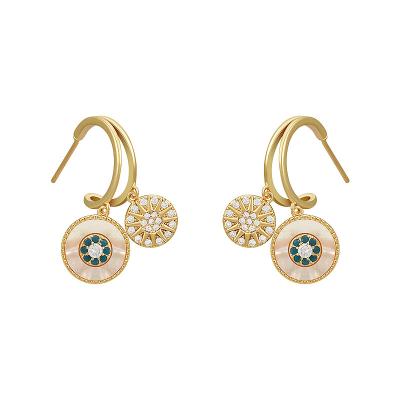 China 2023 FASHIONABLE New Classic Round Shell Flower Pendant Earrings Korea Jewelry Wedding Party Temperament Luxury Gold Plated Earrings for sale