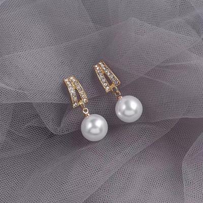 China FASHIONABLE S925 Needle Pearl Earrings Silver Simple Small Exquisite Stud Inlaid Diamond Earrings for sale