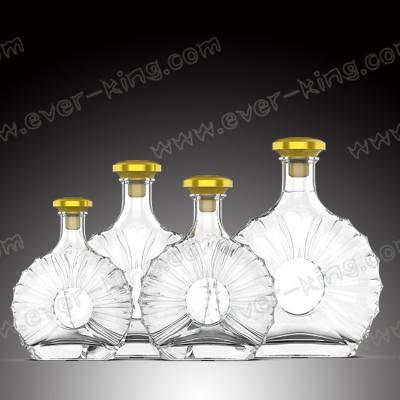 Chine Flint Glass Spirit Bottle superbe clair adapté aux besoins du client à vendre