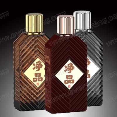 Cina Il lusso di Cork Crystal Rum Liquor Glass Bottles progetta 700ml per il cliente in vendita